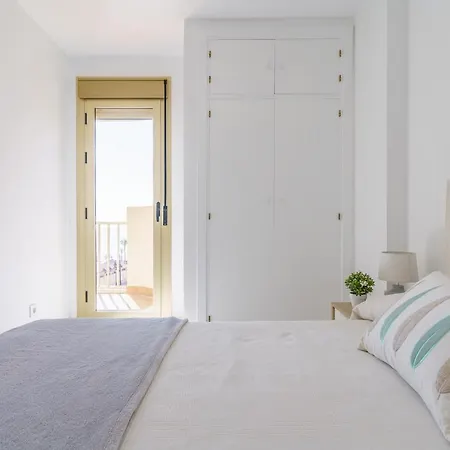 Malagasuite Living Coast * 푸엔히롤라