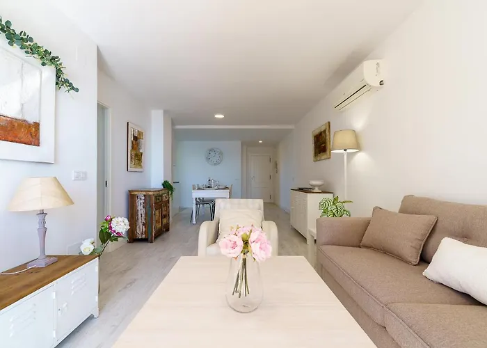 Malagasuite Living Coast * פואנגירולה